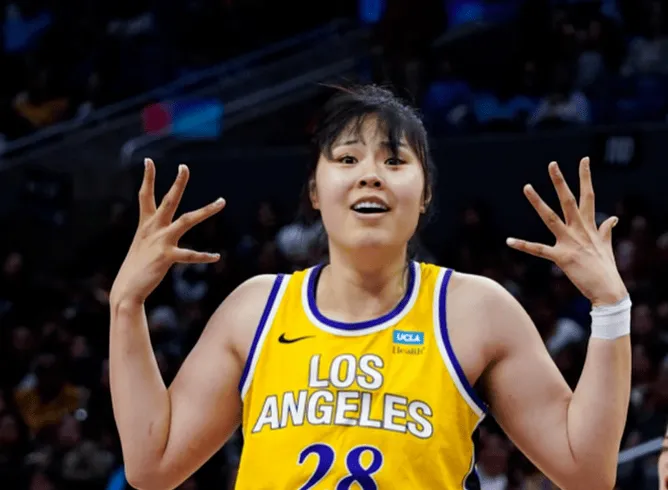 WNBA半场统计：火花46-36发球 李月汝10分钟拿下4分2篮板